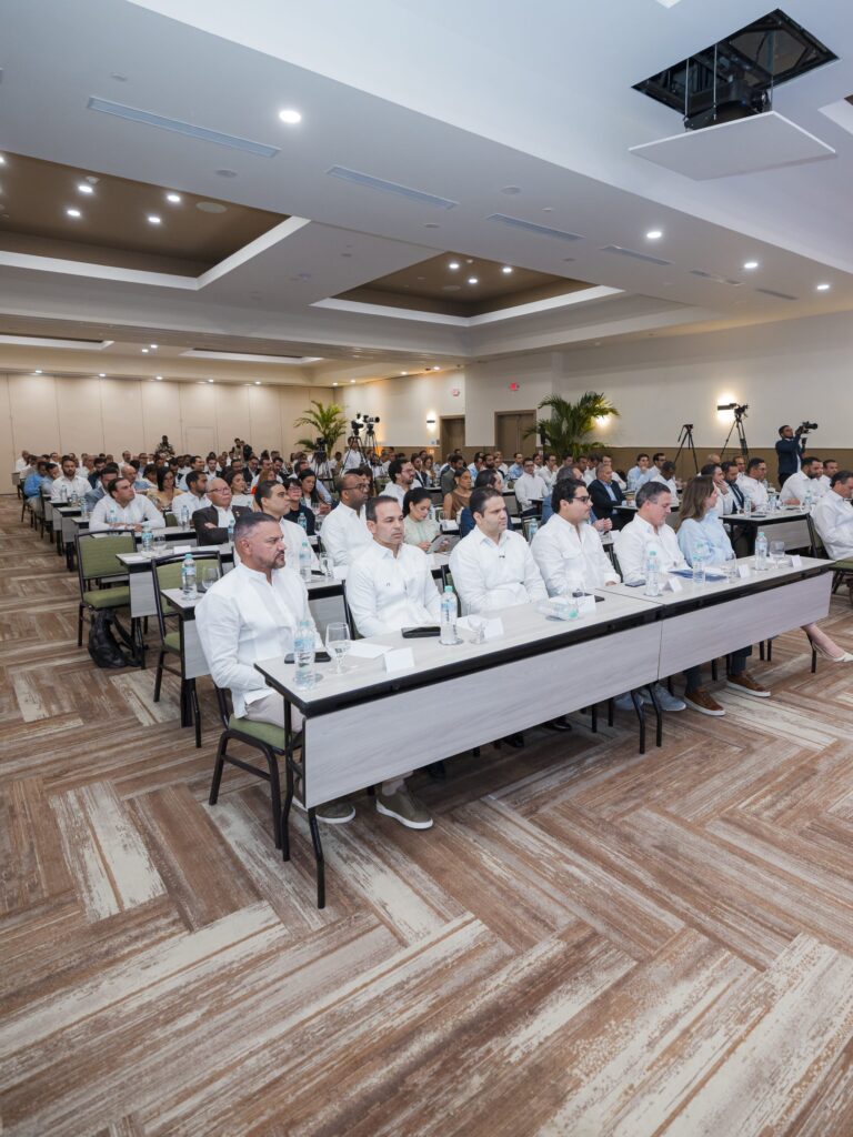 Primera edición del Foro Punta Cana reúne a líderes para debatir transformaciones de RD, imagen 1
